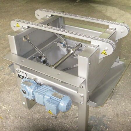 Spezialkettenförderer in Edelstahlausführung für Einbau in Metalldetektor