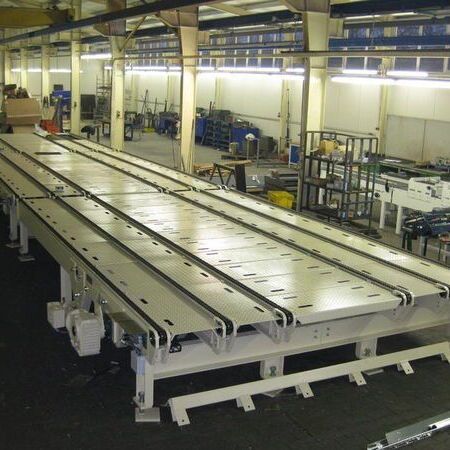 Traversing carriage with 2-lane Chain track