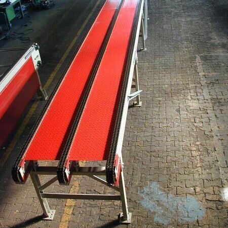 Chain track for special pallets