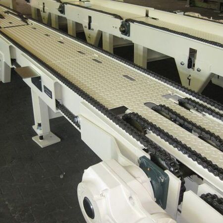 Traversing carriage with 2-lane Chain track