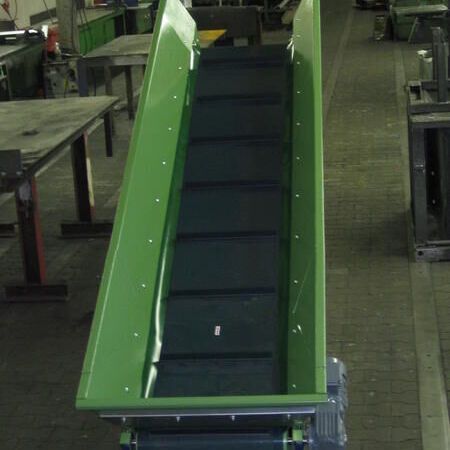 Belt conveyor for filling a kidney-shaped inventory