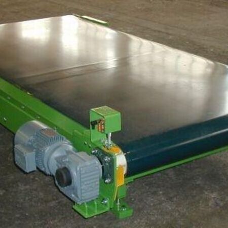 Foldable slat belt conveyor for attachment to road milling machine
