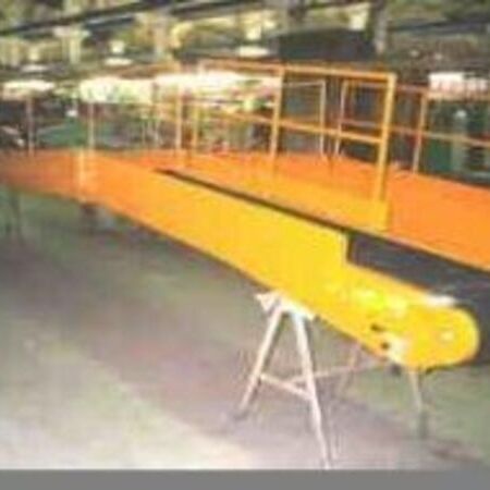 Belt conveyor with funnel